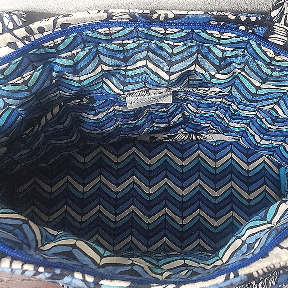 Vera Bradley Tote - Picture 2 of 6